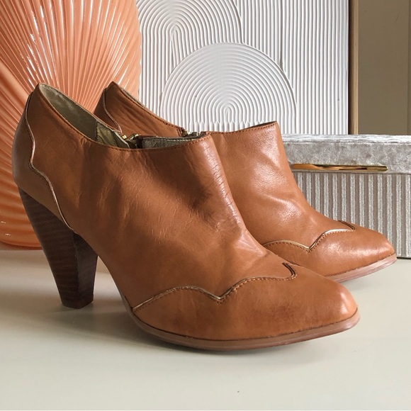 VERY VOLATILE buttery soft leather bootie boots camel color gold trim  size 10 - Picture 15 of 16